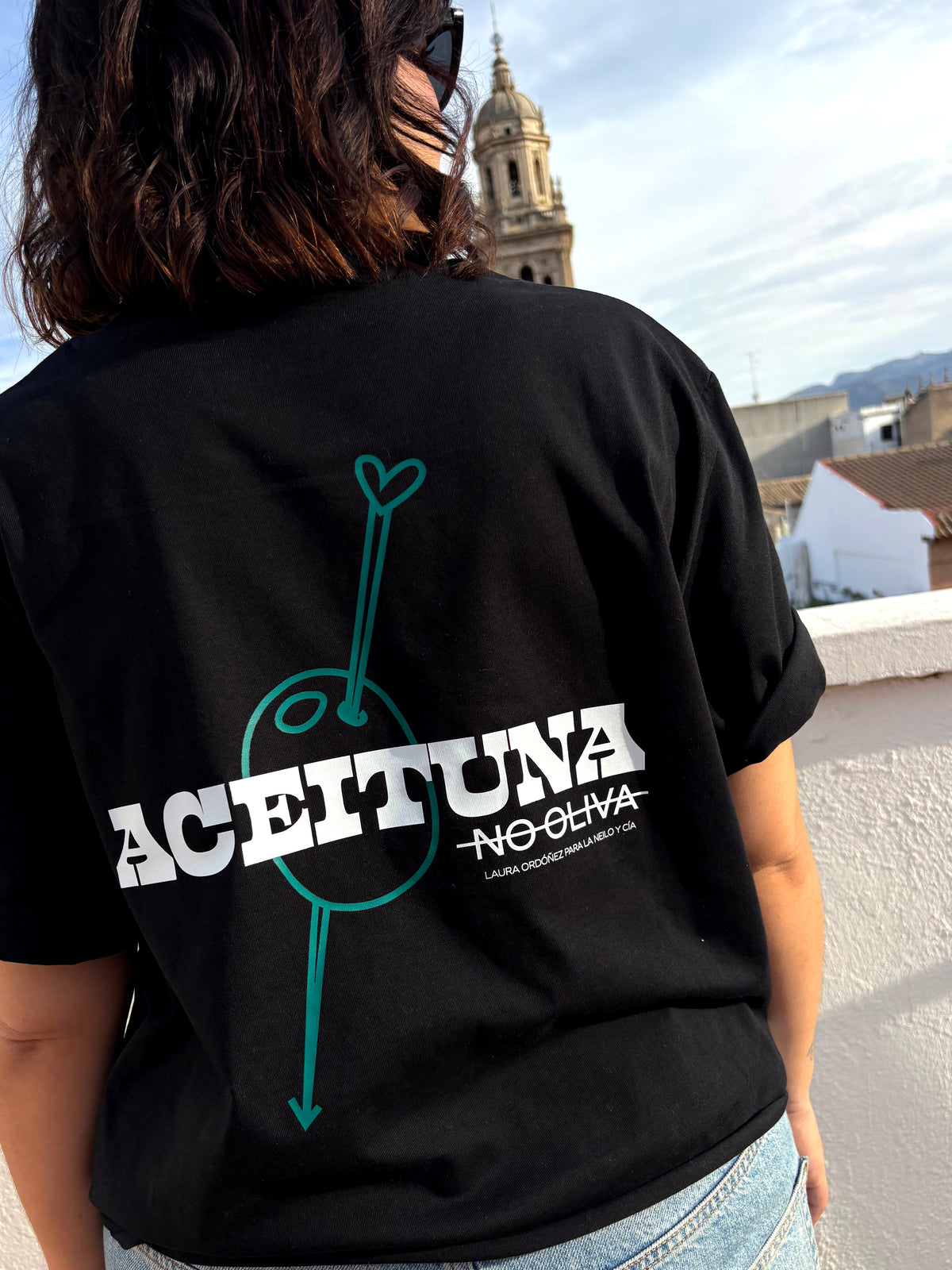 Camiseta negra - Aceituna