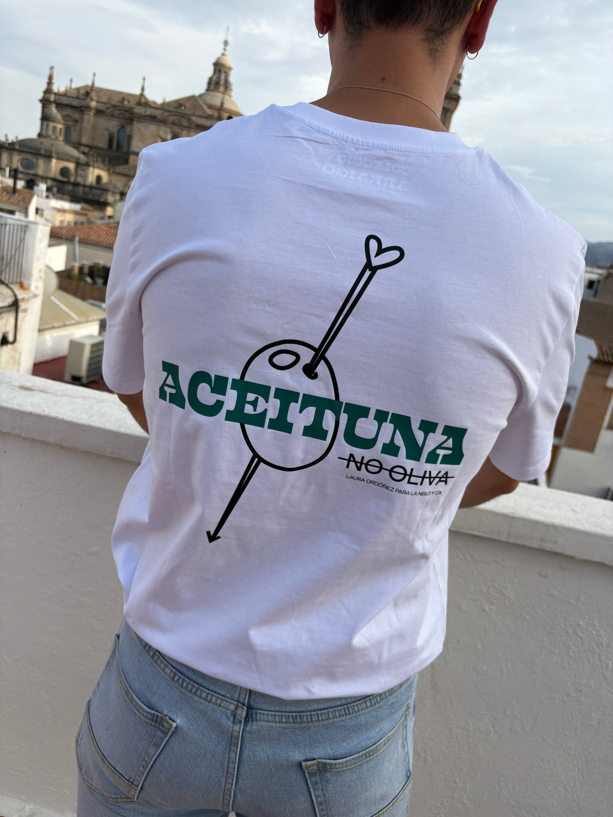 Camiseta blanca - Aceituna