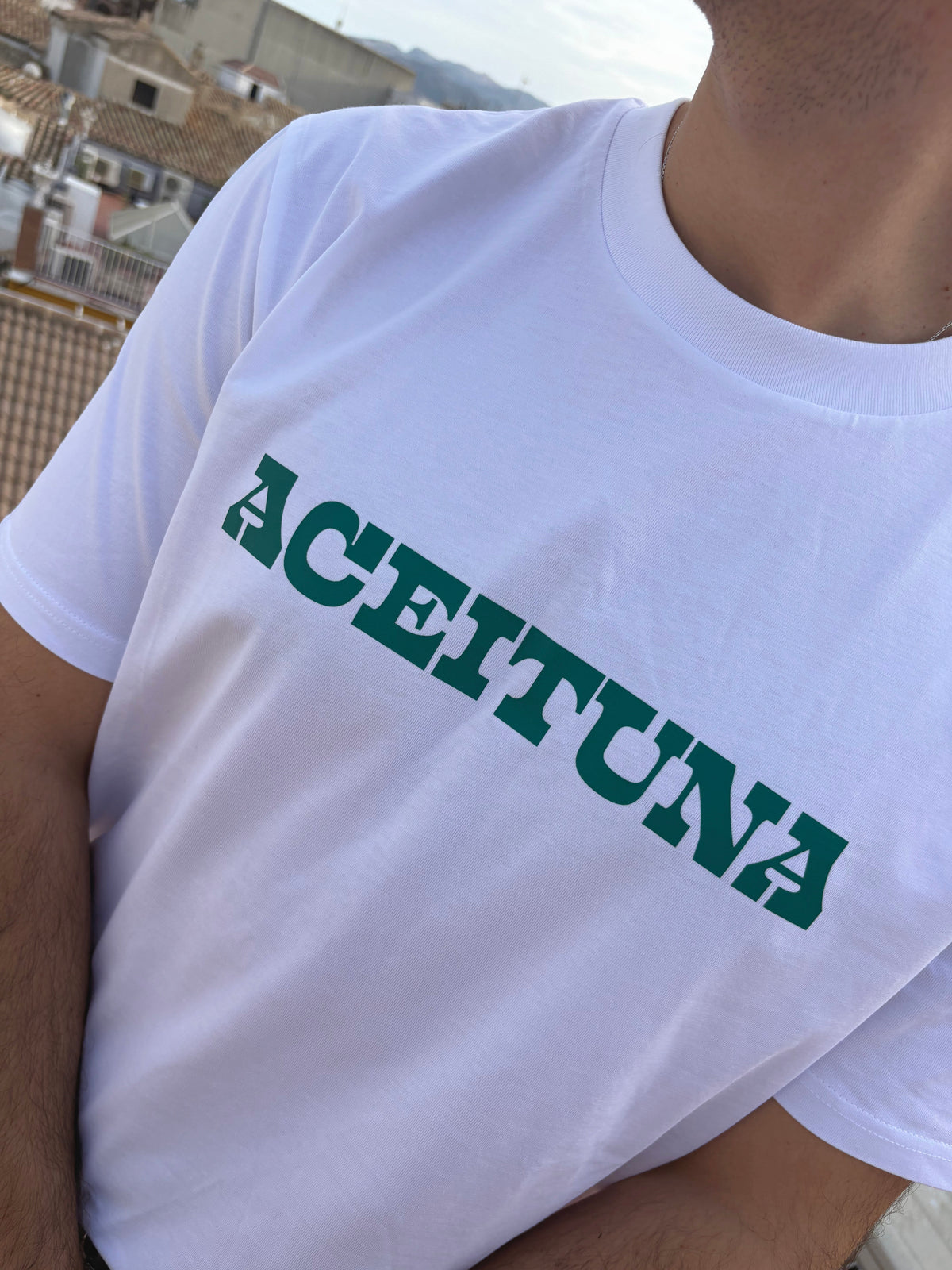 Camiseta blanca - Aceituna
